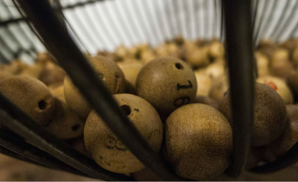 Lotería de Navidad y fiscalidad: ¿Qué pasa si compartes un décimo y os toca el premio?